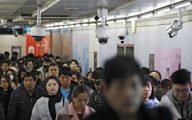 AI搭載の顔認証カメラが至る所に設置されている中国では、人々の拒絶反応は少ないようだ=AP
AI搭載の顔認証カメラが至る所に設置されている中国では、人々の拒絶反応は少ないようだ=AP
