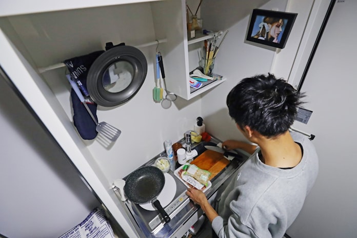 わずか3畳 極狭物件 無駄ない生活 若者に人気 日本経済新聞 わずか3畳 極狭物件 無駄ない生活 若者に人気 日本経済新聞