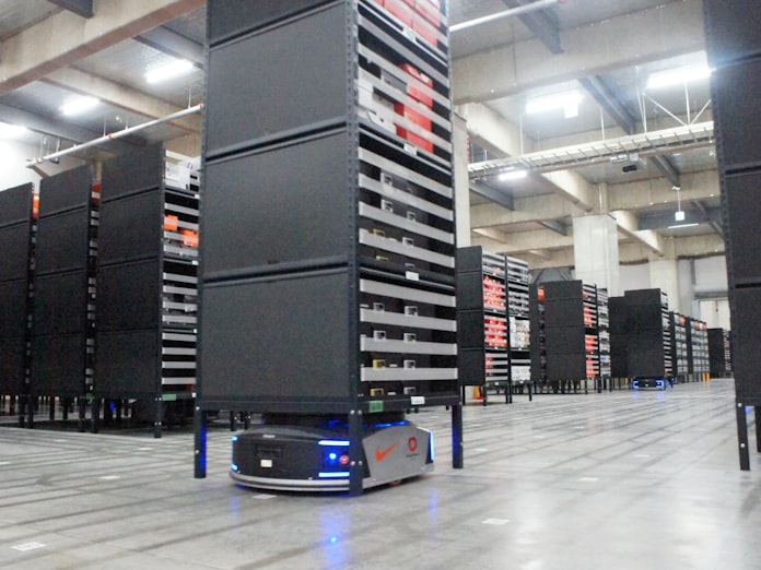 大和ハウス ナイキとロボット倉庫 作業員4分の1に 日本経済新聞 大和ハウス ナイキとロボット倉庫 作業員4分の1に 日本経済新聞