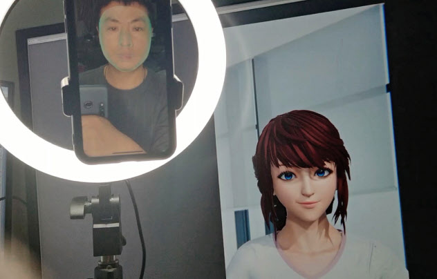 顔認証技術などによって利用者の表情も再現できる(智京未来提供) 顔認証技術などによって利用者の表情も再現できる(智京未来提供)