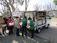 冷凍食品や総菜・弁当などを巡回販売する(3日、横浜市) 冷凍食品や総菜・弁当などを巡回販売する(3日、横浜市)