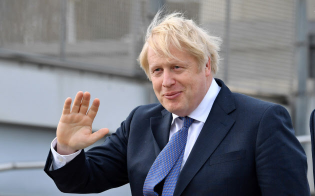 EU離脱を主導したジョンソン英首相(1月31日、イングランド北東部で)=ロイター EU離脱を主導したジョンソン英首相(1月31日、イングランド北東部で)=ロイター