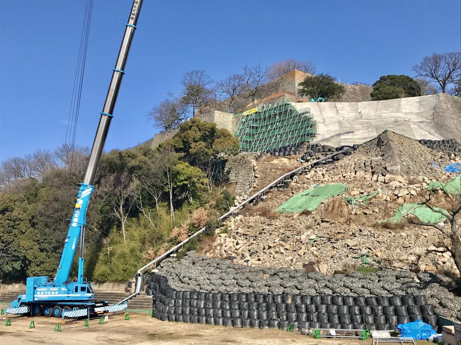 丸亀城 見せる工事 で集客 石垣復旧のpr館 日本経済新聞