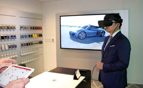 VRを使って数十種類のモデルを見ることができる