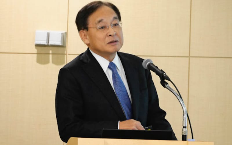 中計を発表する帝人の鈴木社長(5日、東京都内) 中計を発表する帝人の鈴木社長(5日、東京都内)