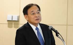 中計を発表する帝人の鈴木社長(5日、東京都内) 中計を発表する帝人の鈴木社長(5日、東京都内)