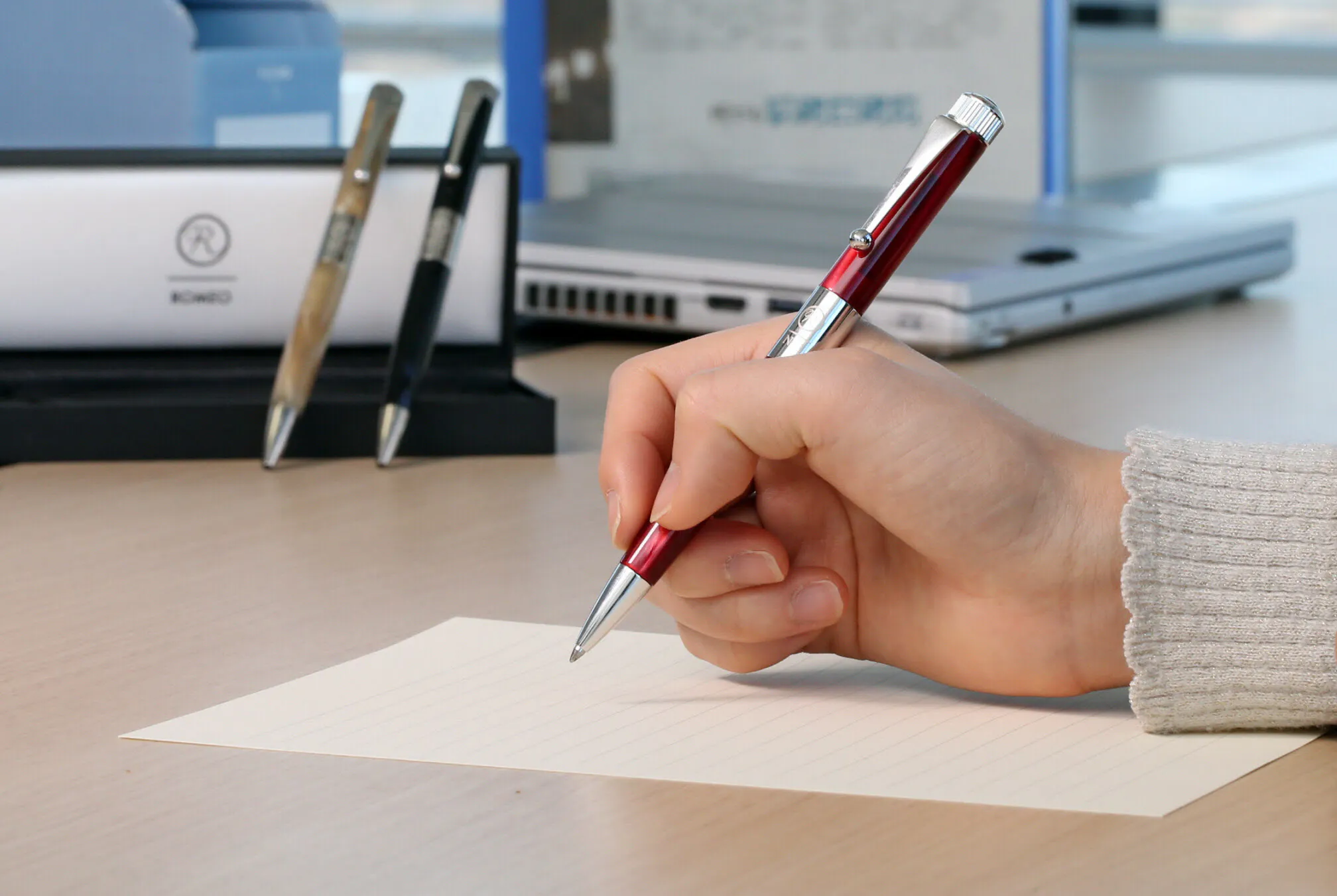 新社会人の仕事の供に 贈答で喜ばれるボールペン10選 Nikkei Style 新社会人の仕事の供に 贈答で喜ばれるボールペン10選 Nikkei Style