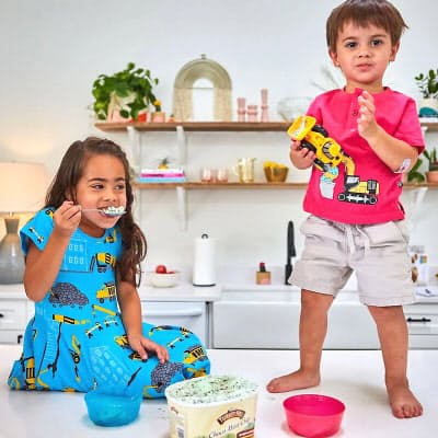 ネット販売の「プリンセス・オーサム/ボーイ・ワンダー」では、色やモチーフを広げた子供服を提供している (Photo by Katie Jett Walls Photography)