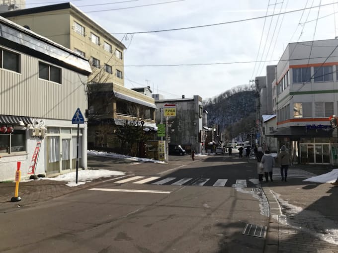 新千歳に入国の中国人3割減 冬の北海道観光を直撃 日本経済新聞
