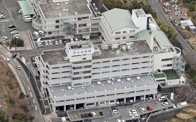 済生会有田病院(14日、和歌山県湯浅町)=共同通信社ヘリから 済生会有田病院(14日、和歌山県湯浅町)=共同通信社ヘリから