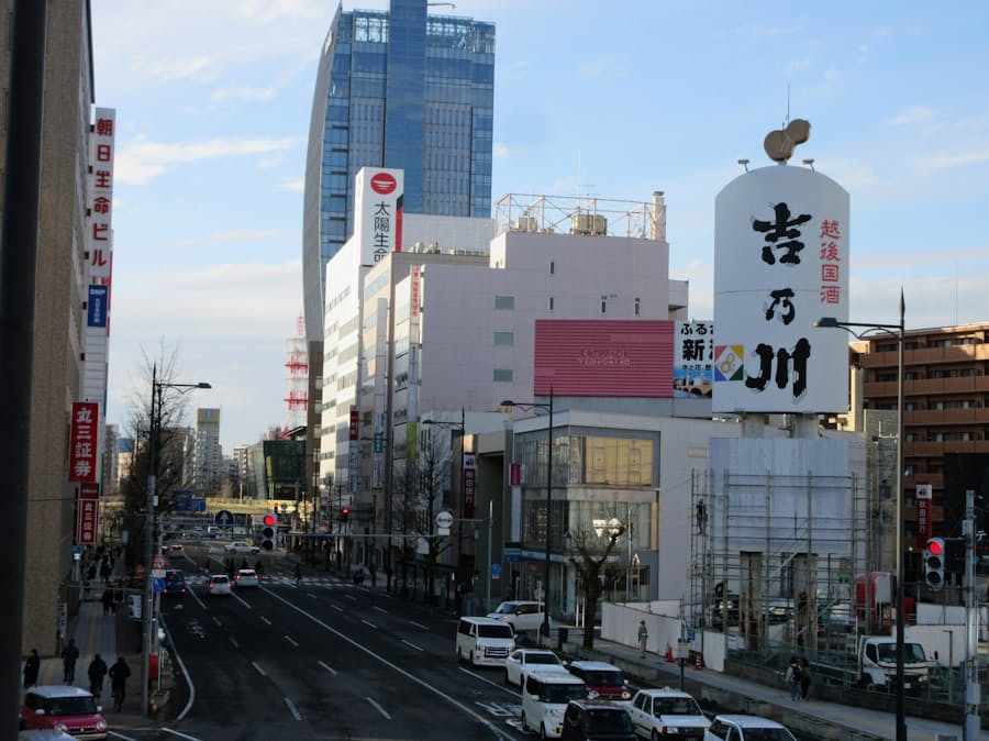 吉乃川 の巨大看板 老朽化でお別れ 新潟市のシンボル 日本経済新聞