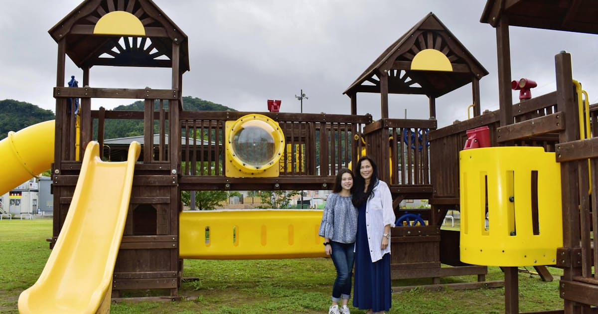 被災地の子どもに遊び場を 米国人少女が寄付 石巻 日本経済新聞 被災地の子どもに遊び場を 米国人少女が寄付 石巻 日本経済新聞