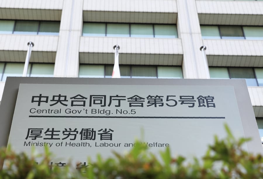 新型コロナ イベント 必要性検討を 厚労省 一律自粛は求めず 日本経済新聞