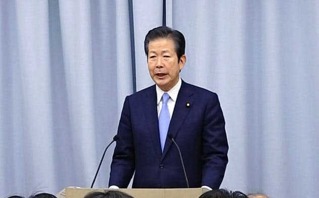 国民投票時のCM規制について党の考えをまとめる(8日の党会合であいさつする山口代表)=共同 国民投票時のCM規制について党の考えをまとめる(8日の党会合であいさつする山口代表)=共同