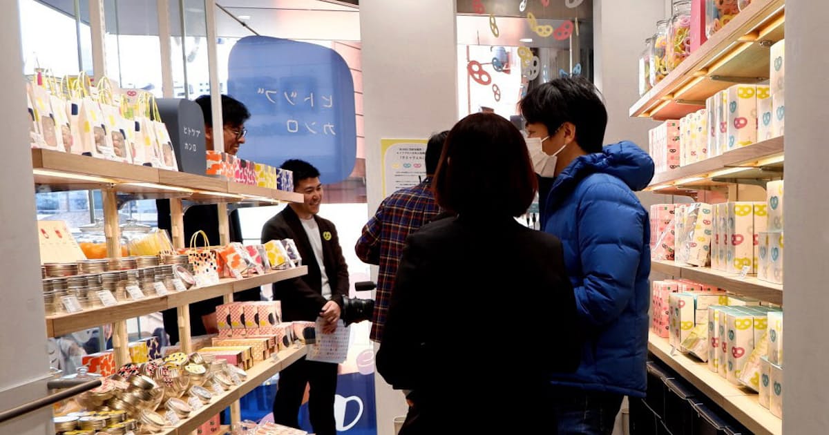 カンロの新宿直営店 グミッツェル かむ音が体験可 日本経済新聞 カンロの新宿直営店 グミッツェル かむ音が体験可 日本経済新聞