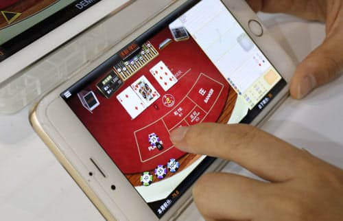 新型肺炎の感染が拡大するなか、中国ではゲームアプリのダウンロード数が急増した=ロイター
