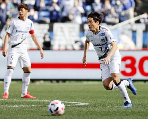 G大阪 遠藤 J1最多の631試合出場 楢崎に並ぶ 写真 共同 日本経済新聞