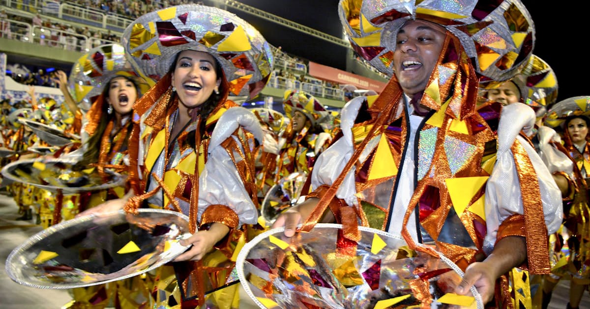 リオのカーニバル最高潮 トップチームがパレード 日本経済新聞 リオのカーニバル最高潮 トップチームがパレード 日本経済新聞