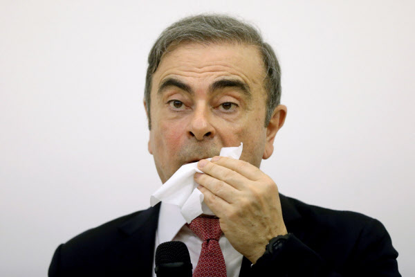 ルノー ゴーン被告疑惑で損害賠償請求 日本経済新聞