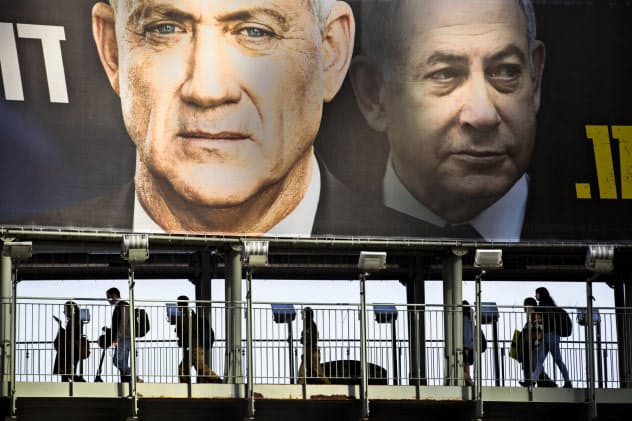 イスラエルでは3月2日に選挙が迫り街にガンツ氏((左))とネタニヤフ氏のポスターが貼られている=AP イスラエルでは3月2日に選挙が迫り街にガンツ氏((左))とネタニヤフ氏のポスターが貼られている=AP