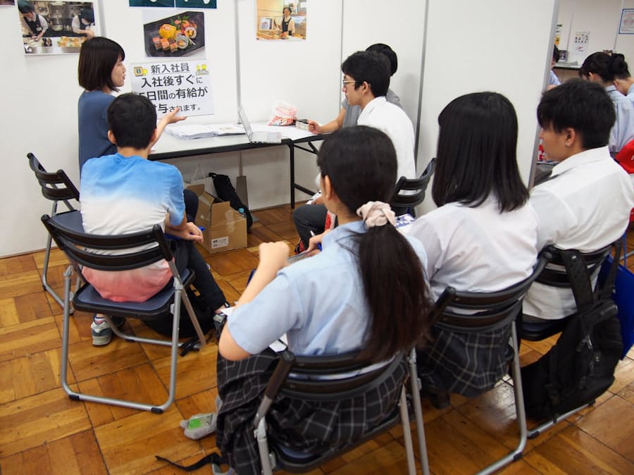 ホワイトカラーも高卒採用 ワコール年ぶり採用 日本経済新聞