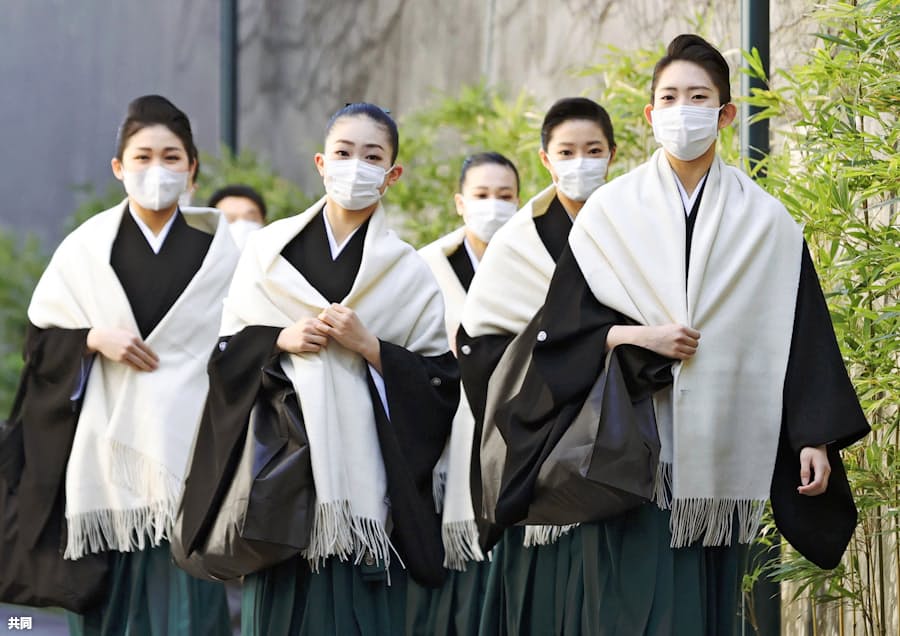 39人が巣立ち 舞台の道へ 宝塚音楽学校で卒業式 日本経済新聞