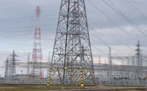 北陸電力の送電設備(富山市) 北陸電力の送電設備(富山市)