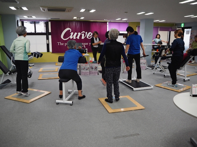 新型コロナ カーブスhd 全00店以上を一斉休業 8日から 日本経済新聞