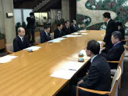 大村秀章愛知県知事は、新型コロナウイルスの感染拡大への対応で、県内の金融機関の幹部に協力を求めた(名古屋市) 大村秀章愛知県知事は、新型コロナウイルスの感染拡大への対応で、県内の金融機関の幹部に協力を求めた(名古屋市)