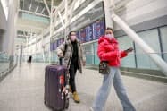 カナダの保険大手は、新型コロナによる旅行キャンセルを保険対象外にした(カナダ・トロントのピアソン国際空港)=ロイター カナダの保険大手は、新型コロナによる旅行キャンセルを保険対象外にした(カナダ・トロントのピアソン国際空港)=ロイター