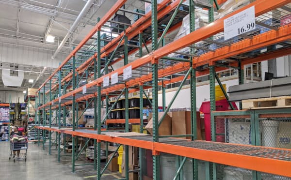 米西部サンフランシスコ郊外のコストコの店舗では、トイレットペーパーなどが売り切れ