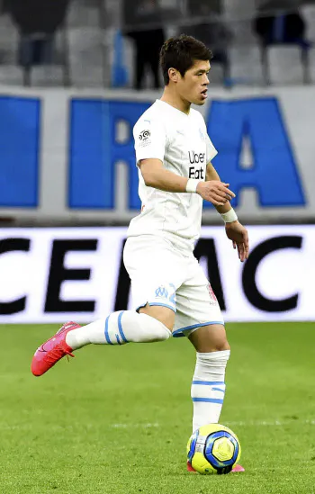 アミアン戦の後半、攻め込むマルセイユの酒井(6日、マルセイユ)=共同