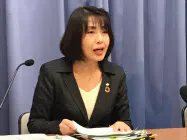 記者会見する大阪府の藤井睦子健康医療部長(7日、大阪府庁) 記者会見する大阪府の藤井睦子健康医療部長(7日、大阪府庁)