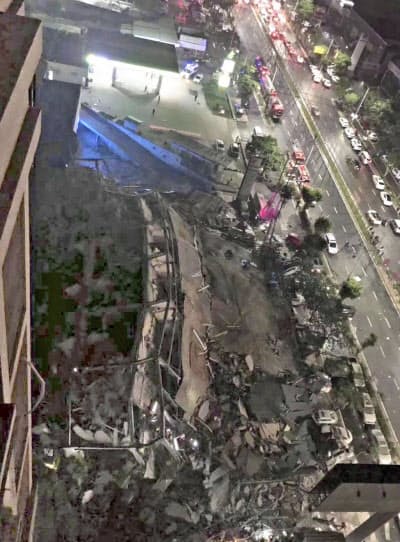 倒壊した中国福建省泉州市内のホテル(7日、短文投稿サイト「微博」から)=共同