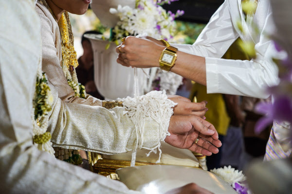 せかい旬景 受け継がれる伝統の結婚式 タイ 日本経済新聞