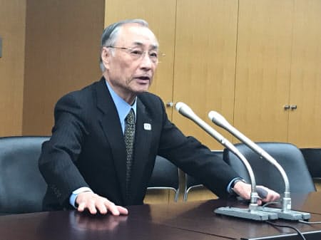 説明する東京都千代田区の石川雅己区長(9日、千代田区役所)