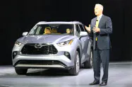 トヨタ自動車は19年のニューヨーク自動車ショーで新型SUVを発表した トヨタ自動車は19年のニューヨーク自動車ショーで新型SUVを発表した