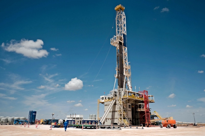 米当局 原油価格見通し3割下げ Opecの増産受け 日本経済新聞