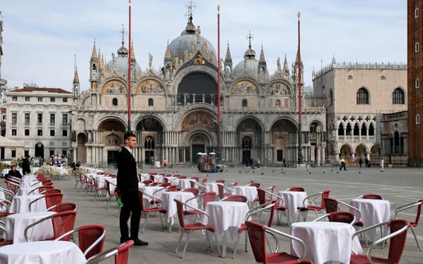イタリアの飲食店は既に閑古鳥が鳴いている(ベネチア)=ロイター