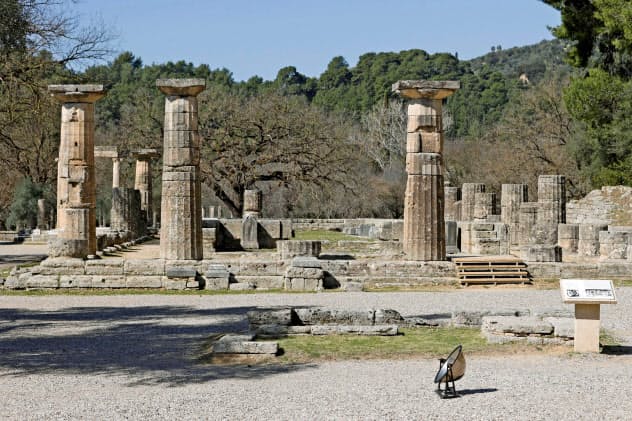 東京五輪の聖火採火式の舞台となるギリシャのオリンピア遺跡のヘラ神殿跡(12日)=共同 東京五輪の聖火採火式の舞台となるギリシャのオリンピア遺跡のヘラ神殿跡(12日)=共同