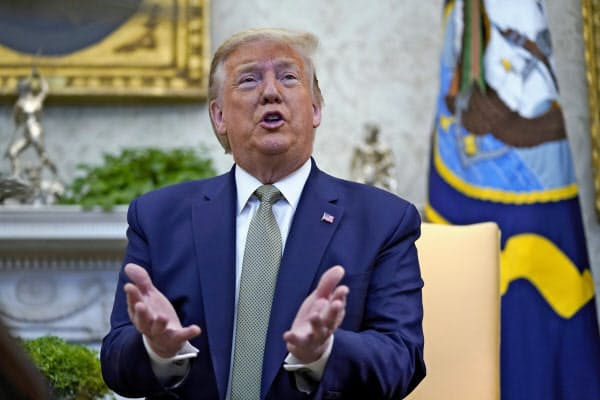 東京五輪の1年延期案に言及したトランプ米大統領(12日、ワシントン)=AP