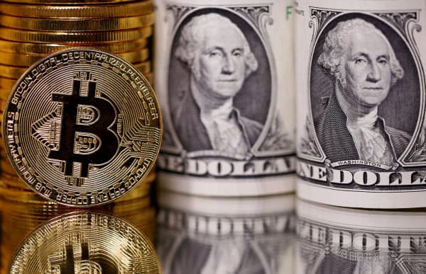 ビットコインは1カ月で49%下落した=ロイター