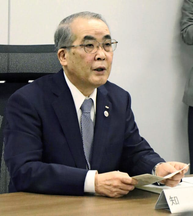 初の新型コロナウイルス感染確認を受け、対策本部会議で発言する、長崎県の中村法道知事(14日、長崎県庁) 初の新型コロナウイルス感染確認を受け、対策本部会議で発言する、長崎県の中村法道知事(14日、長崎県庁)