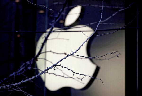 アップルは中華圏以外の全ての地域で27日まで直営店を一時閉鎖する=ロイター