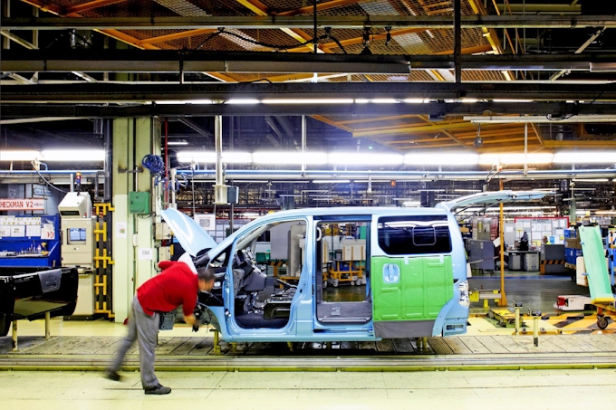 新型コロナ 日産 スペイン工場を一時停止 新型コロナで 日本経済新聞