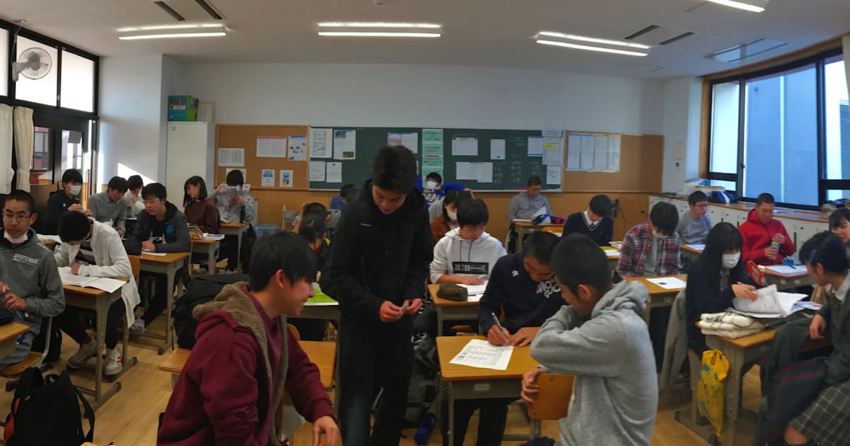 学校で着る服 個性を尊重 私服もokで自主性育む 日本経済新聞 学校で着る服 個性を尊重 私服もokで自主性育む 日本経済新聞