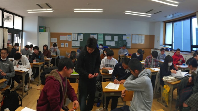 学校で着る服 個性を尊重 私服もokで自主性育む 日本経済新聞 学校で着る服 個性を尊重 私服もokで自主性育む 日本経済新聞