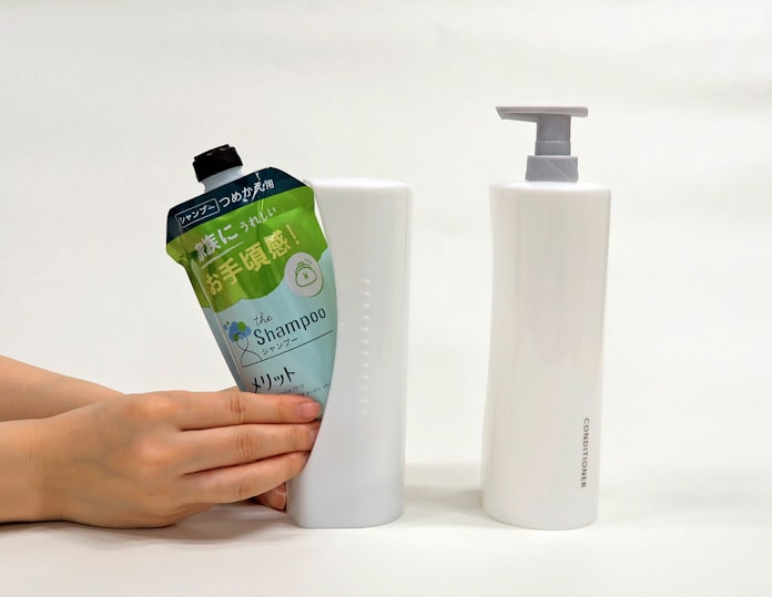詰め替え容器がボトルに変身 花王 プラ使用削減 日本経済新聞