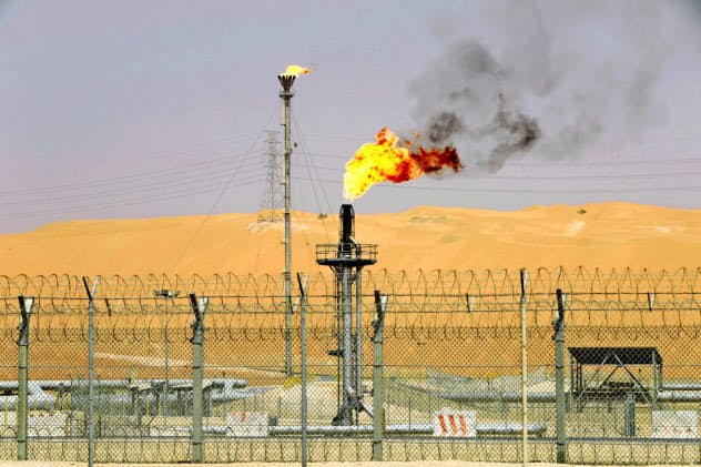 サウジアラビアとロシアの減産交渉は決裂した(サウジの油田施設)=ロイター サウジアラビアとロシアの減産交渉は決裂した(サウジの油田施設)=ロイター