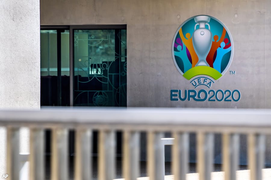世界で延期 中止拡大 サッカーの綱渡り日程に打撃 日本経済新聞